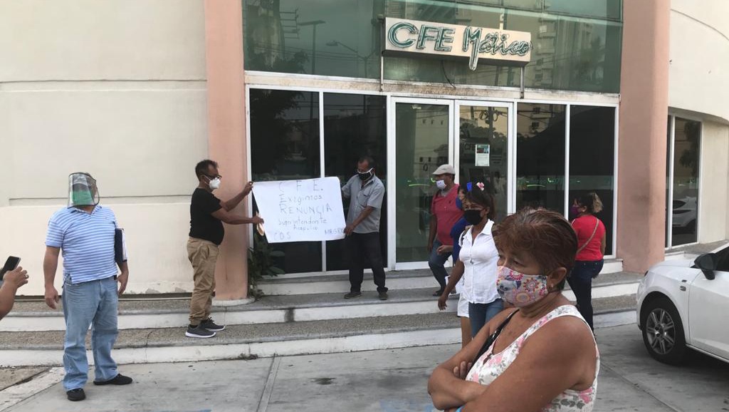 Toman oficinas de la CFE en Acapulco por altos cobros - Réplica