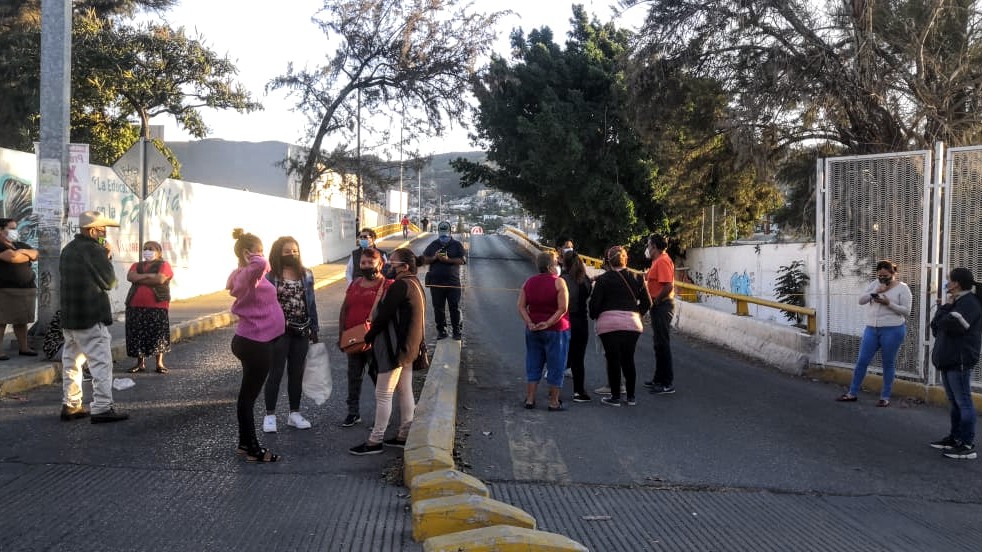 Bloquean calles en dos colonias de Chilpancingo por falta de agua - Réplica