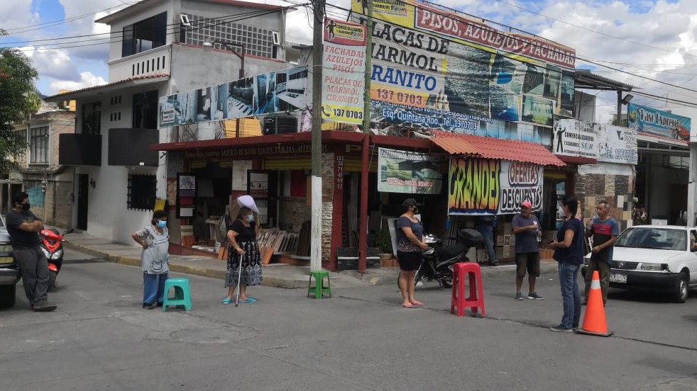 Protesta vecinos del Centro de Chilpancingo por drenaje tapado y falta ...