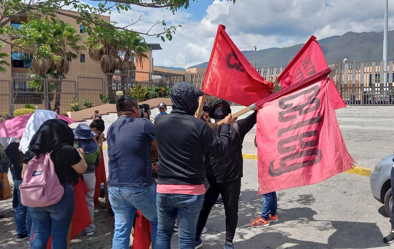 Bloquea Una Fracci n De La CETEG Frente A Palacio De Gobierno En Bloquea Una Fracci n De La CETEG Frente A Palacio De Gobierno En