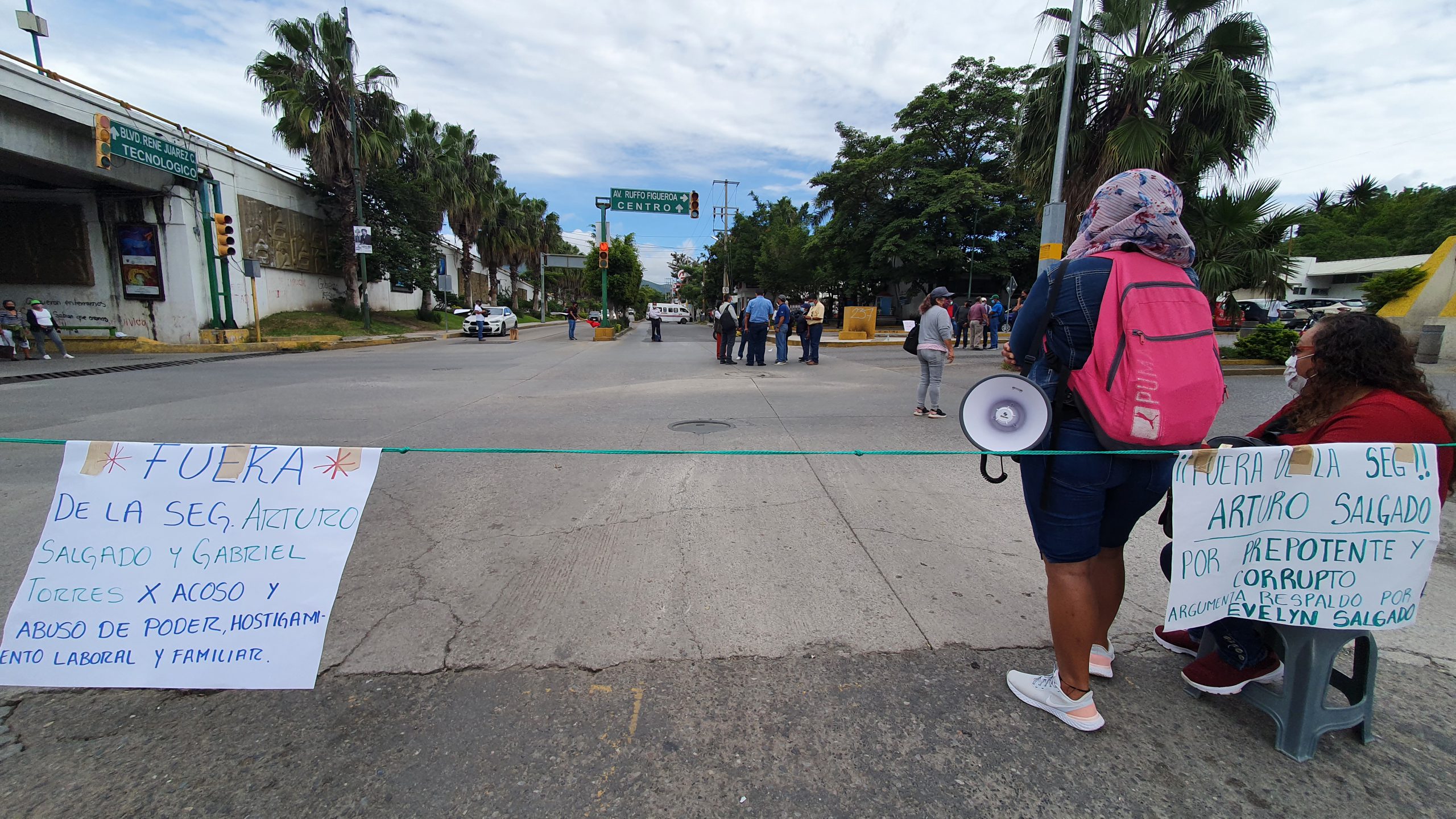 Bloquea CETEG Al Sur De Chilpancingo Exigen La Renuncia Arturo Salgado Bloquea CETEG Al Sur De Chilpancingo Exigen La Renuncia Arturo Salgado