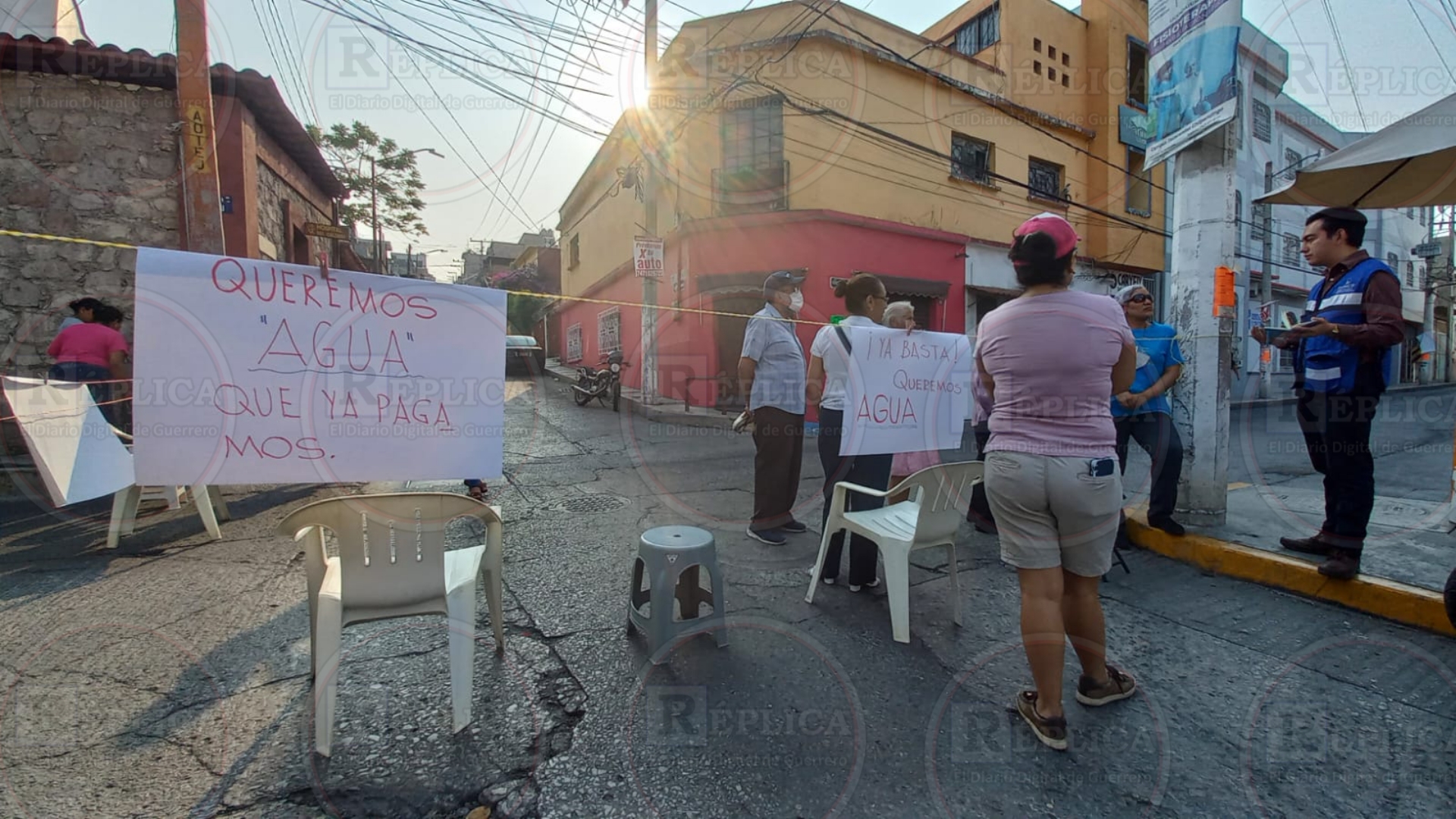 Otro bloqueo por falta de agua en el centro de Chilpancingo - Réplica