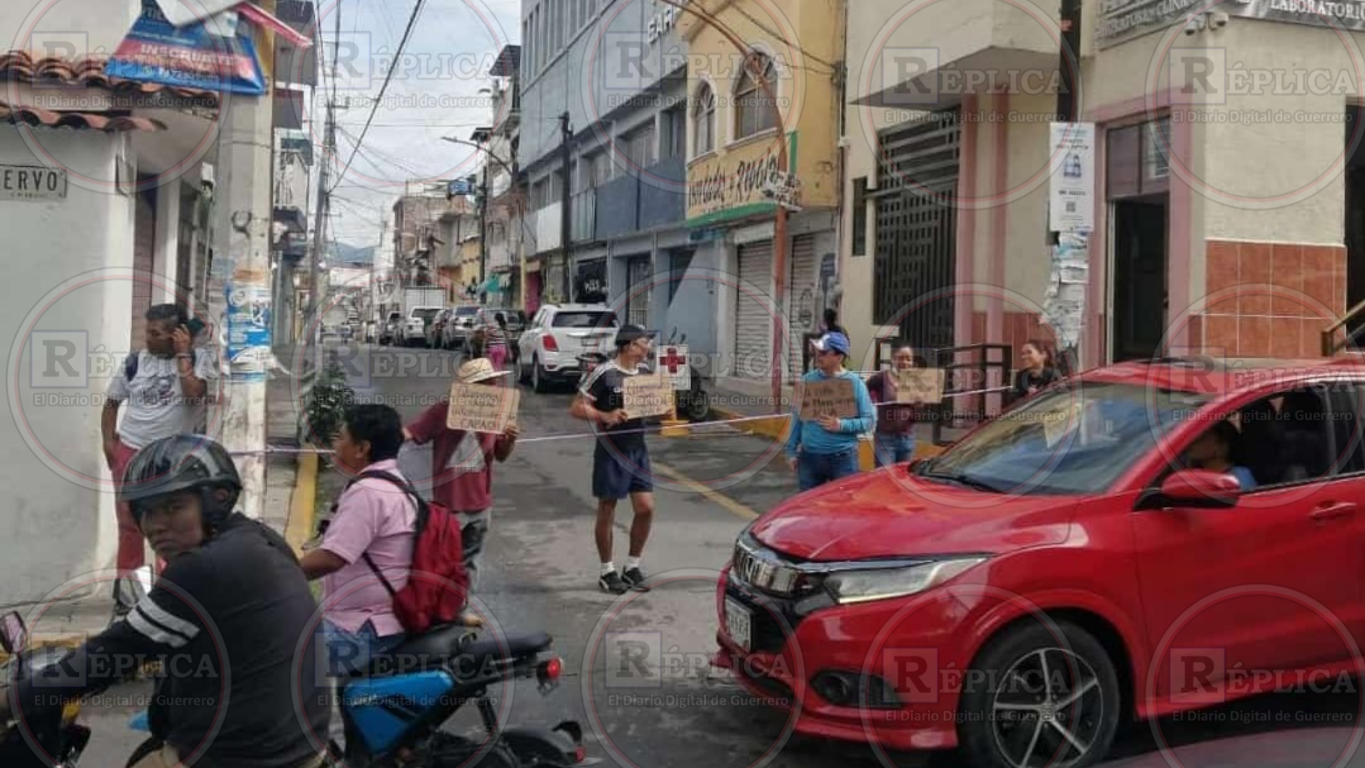 Bloquean calles vecinos del centro de Chilpancingo en demanda de agua ...