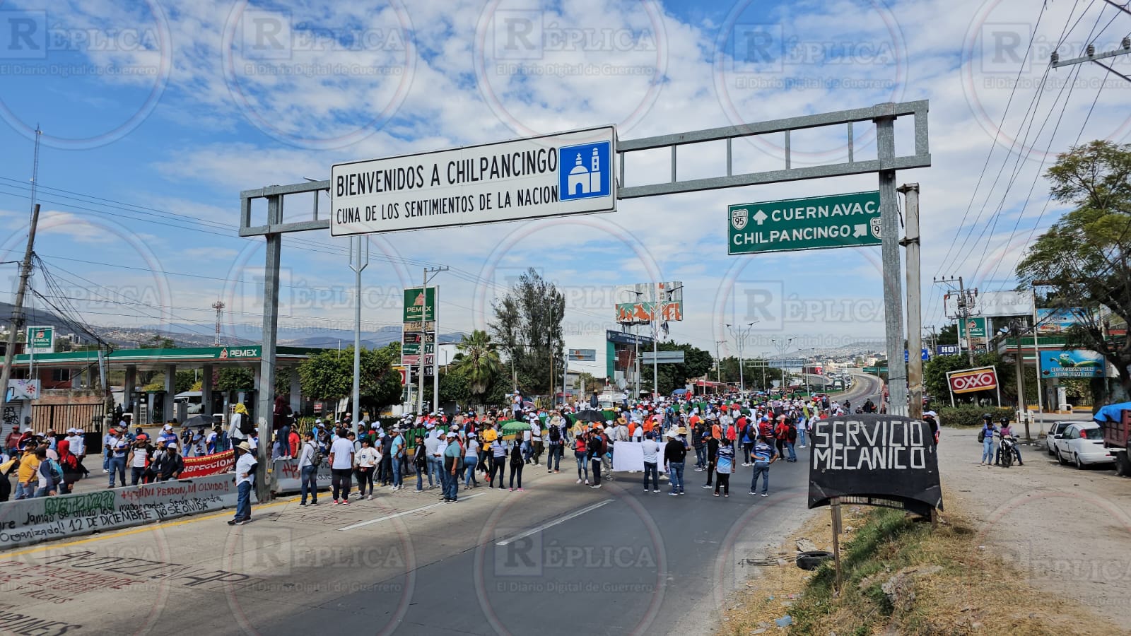 Marchan y bloquean la Autopista del sol maestros de educación física en ...
