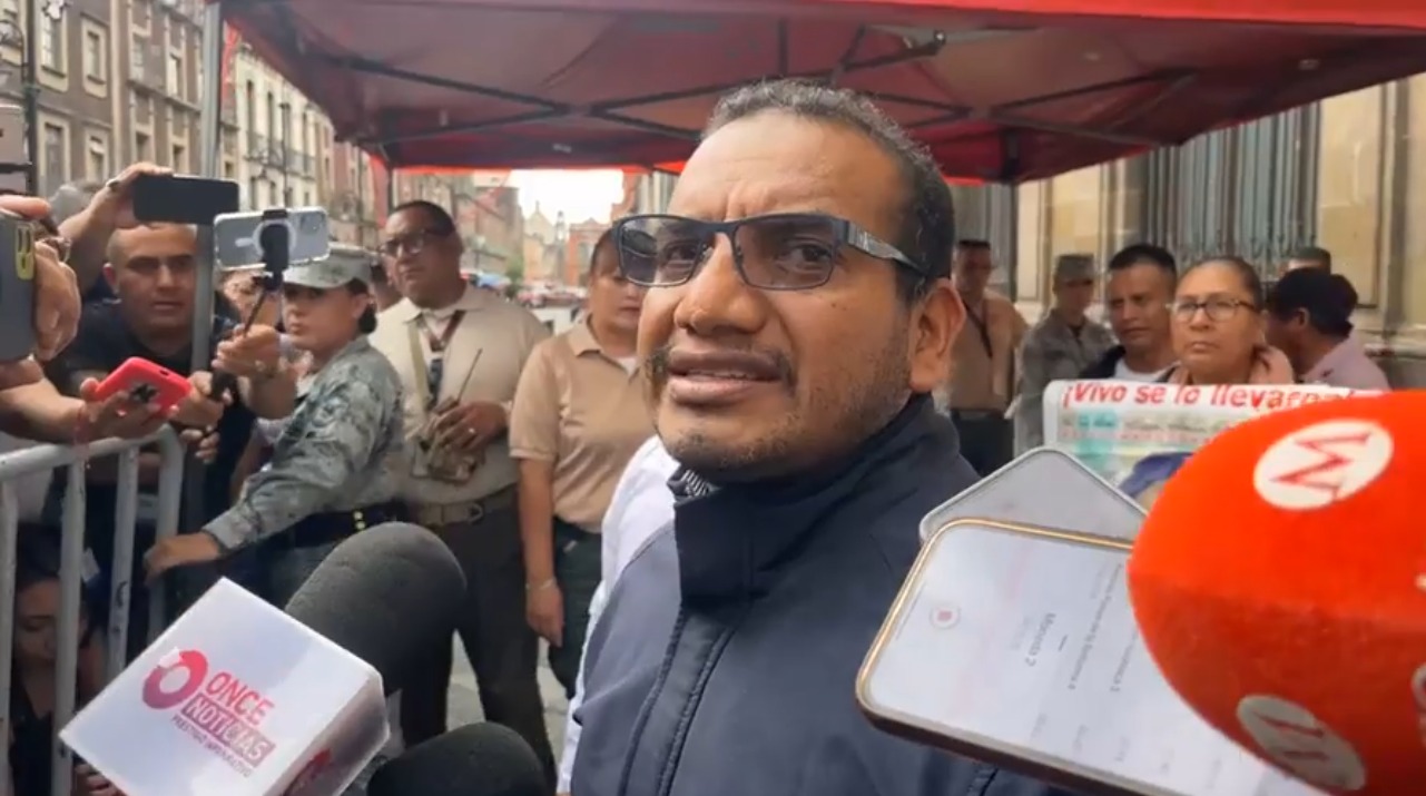 Les da AMLO un "informe ordinario" a padres de los 43 durante reunión ...