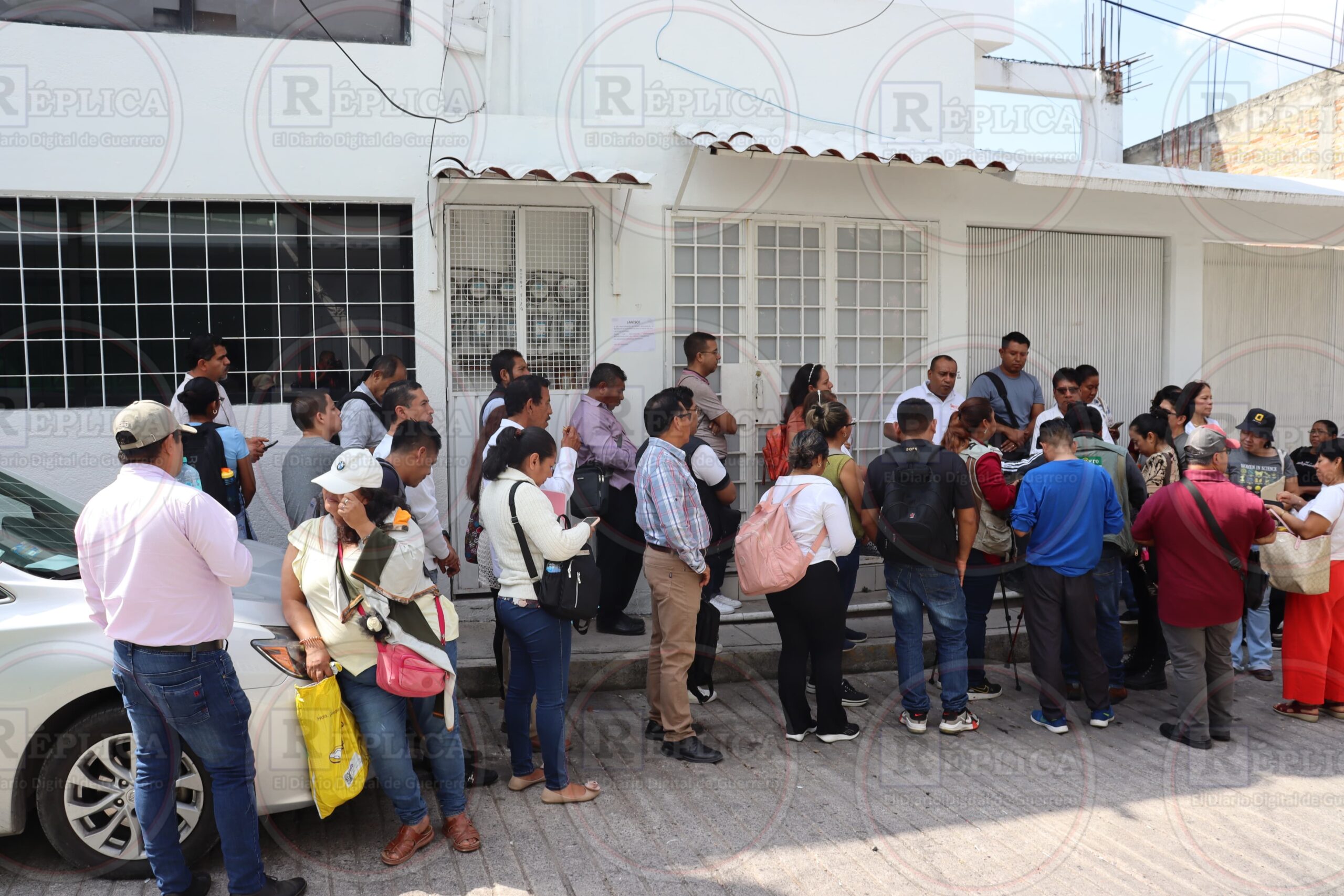 Docentes del SNTE toman oficinas de la UESICAMM en Chilpancingo ...